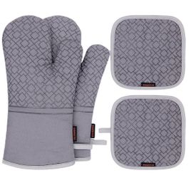 Pot Holders and Oven Mitts 4pcs Set, 500 Degree Heat Resistant Soft Lining with Non-Slip Surface Oven Gloves 1 Pair and 2pcs Hot Pads, Perfect for Ki