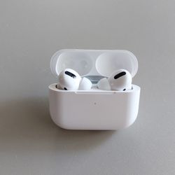 Wireless earbuds 