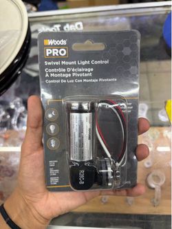 Woods Pro Swivel Mount Light Control (Dusk-to-Dawn Sensor), New in Package