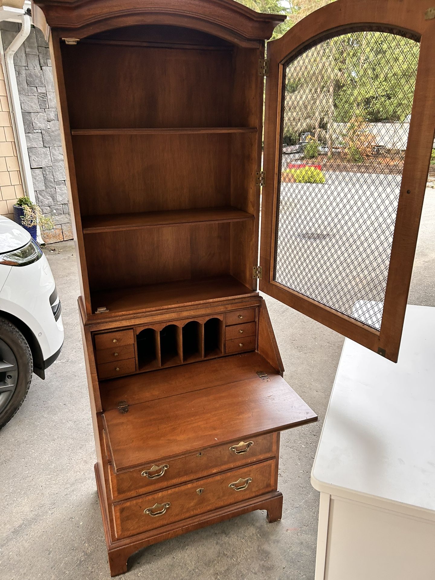 Cabinet 18 x 271/2 x 78