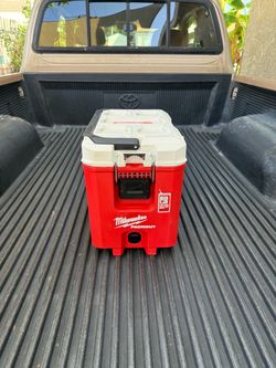 Milwaukee PACKOUT 10 in. Red 16 qt. Compact Cooler