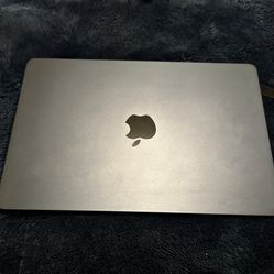 MacBook Air 13-inch M2