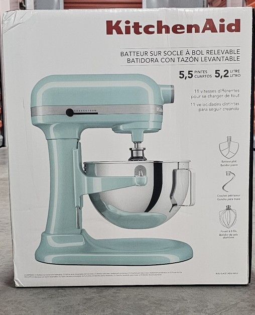 New KitchenAid 5.5 Qut. Stand Mixer