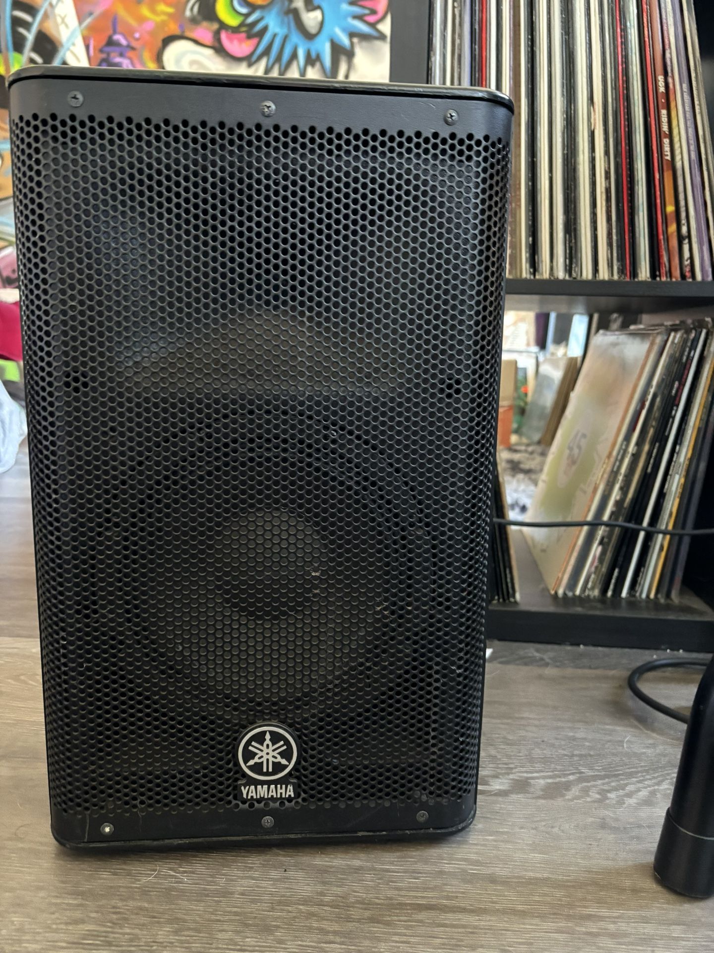 (1) Yamaha DXR8 - Powered PA Speaker 