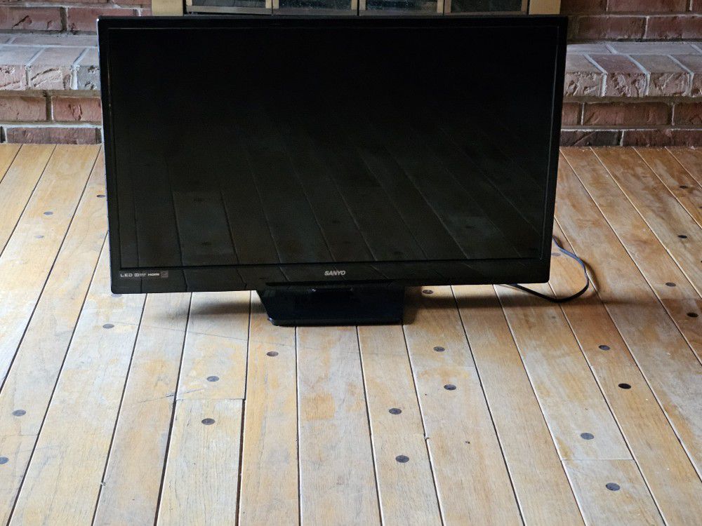32'' SANYO Flat Screen TV