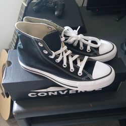 New Converse Size 8 Women