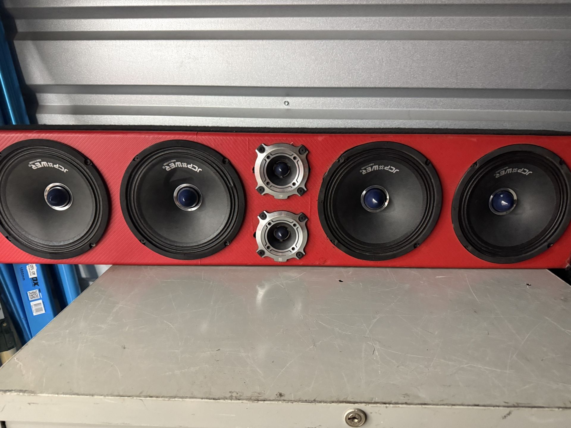 Altavoces O Chitos Y Tuitera