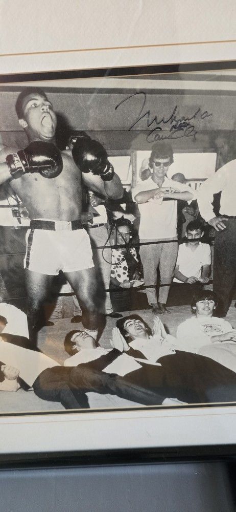Photo signed by Muhammad Ali and the Beatles with certificate of authenticity. The film is by Muhammad Ali.