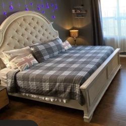 King Beige Wood & Upholstered Panel Bed With USB Charging