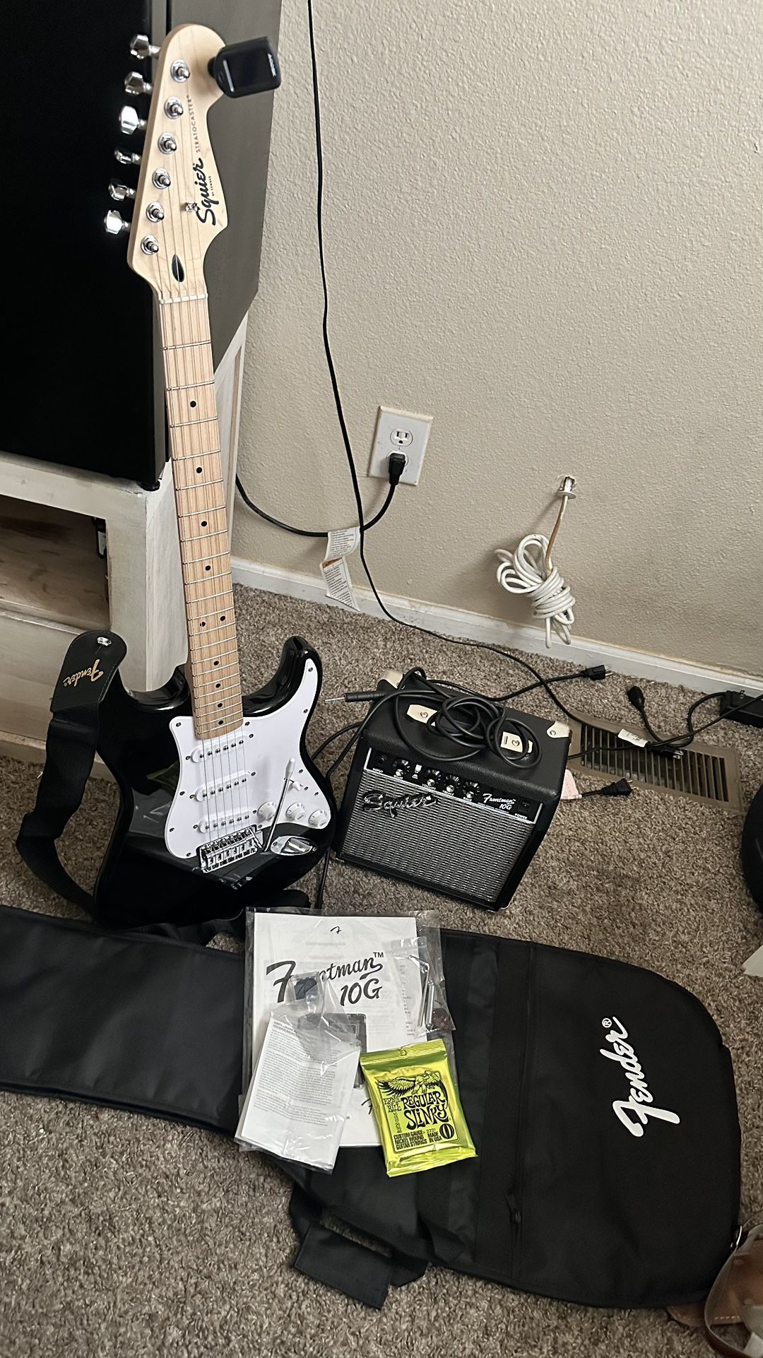 ELECTRIC GUITAR FENDER SQUIER