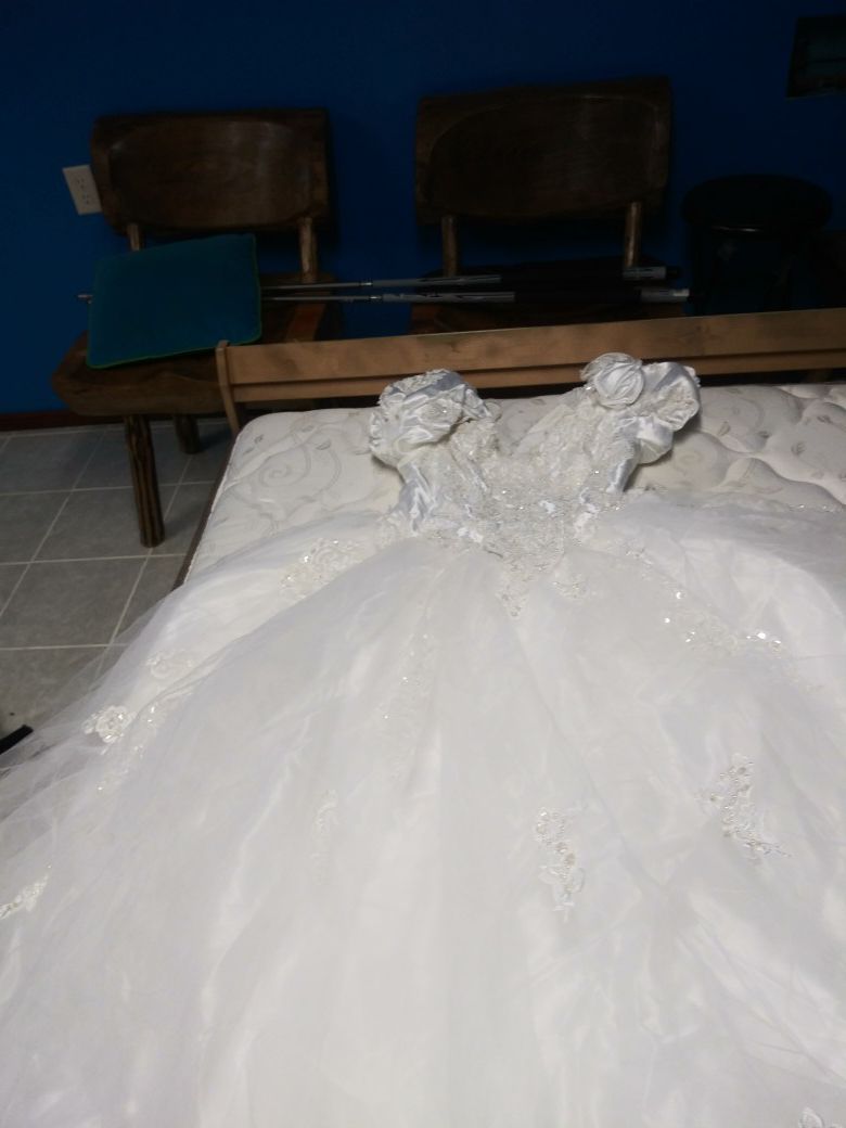 Davis Bridal Wedding dress