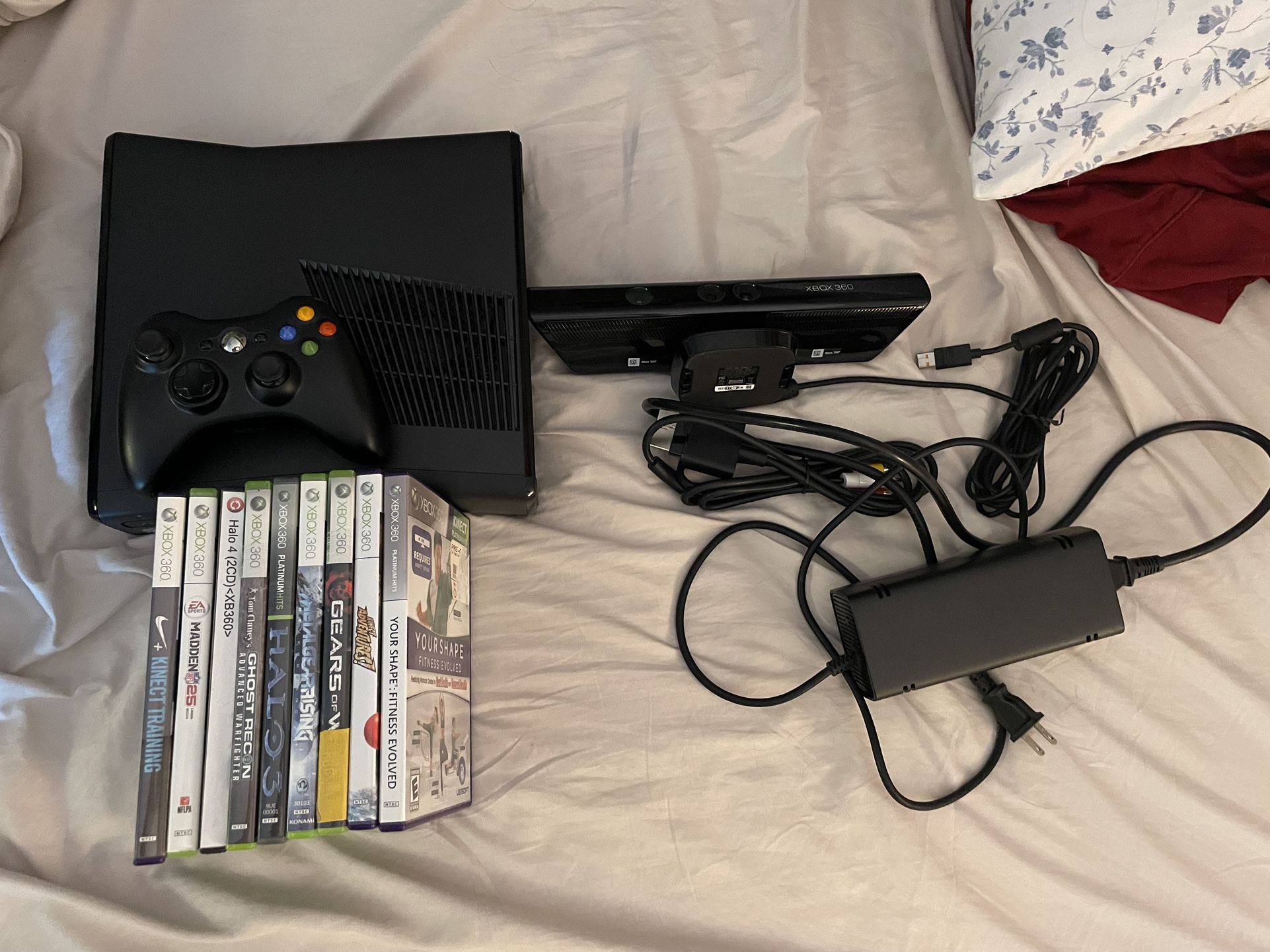 Xbox 360, 9 Games, Wireless controller, And Kinect