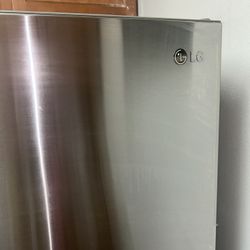 Lg refrigerator Stainless Still & Whirlpool Stove Stainless Steel 