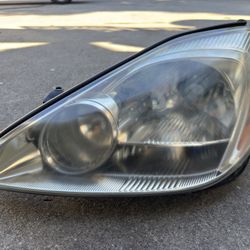 2006 Toyota Sienna LH Driver Side Headlight Assembly – OEM