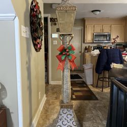 60-inch (5 ft) freestanding holiday lamp post decoration.