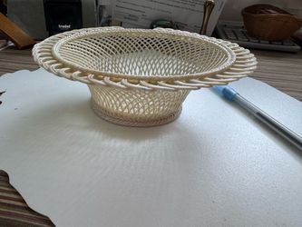 Porcelain basket