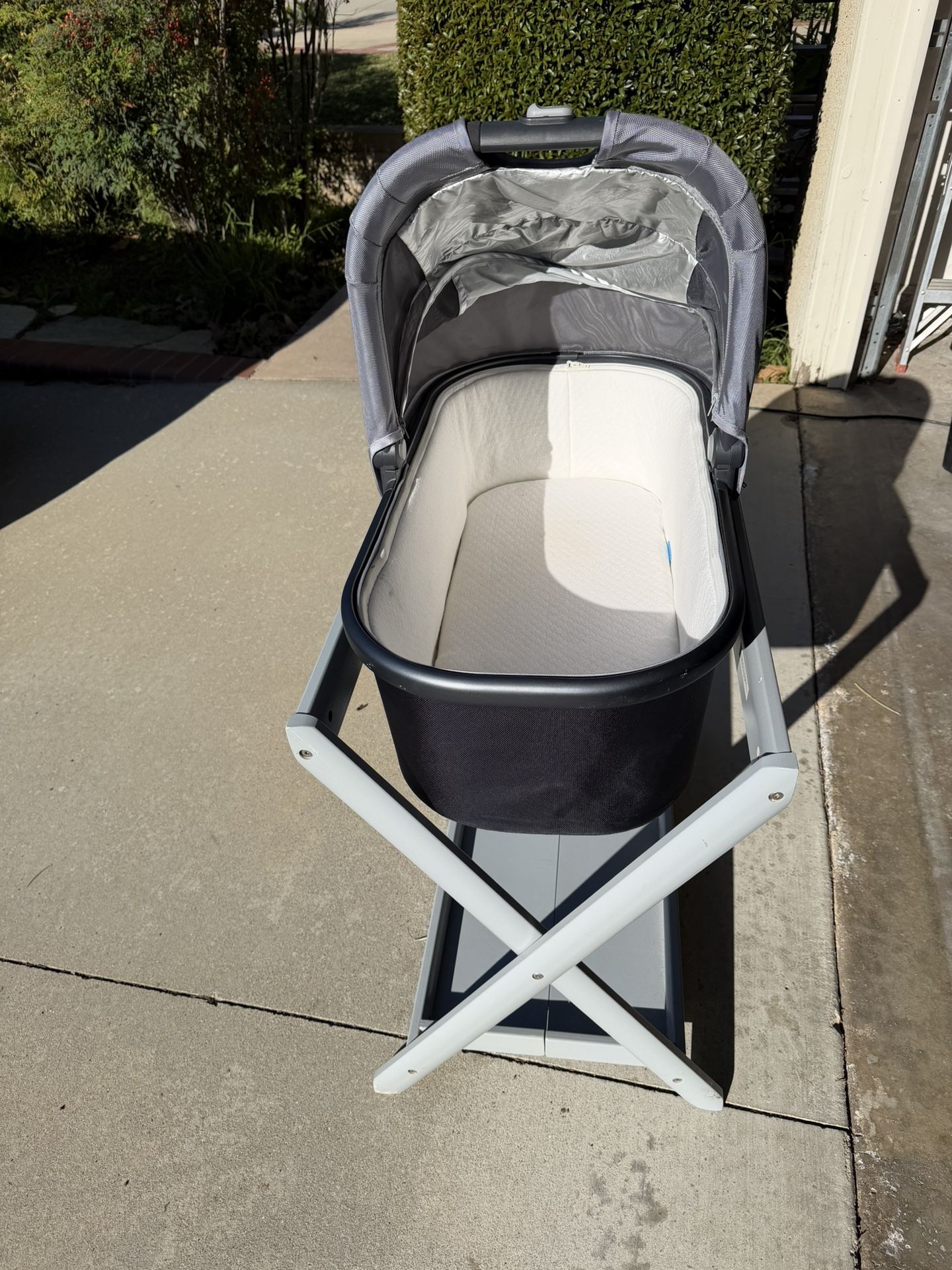 Uppababy Bassinet Stand And Bassinet