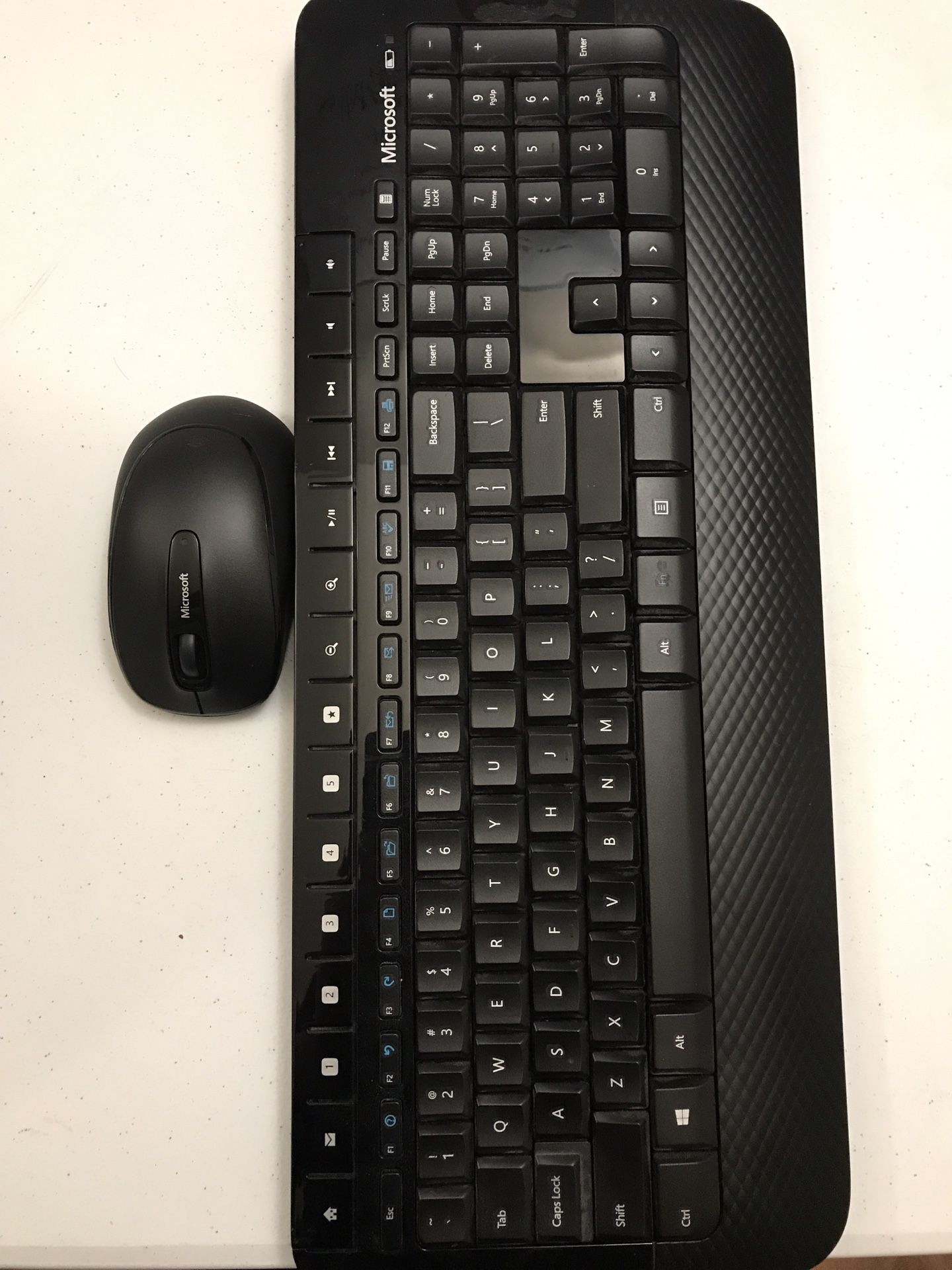 Microsoft wireless keyboard 2000 + Mouse