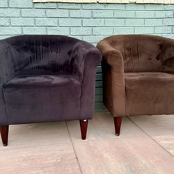 Pair of Velvet Accent Chairs – Clean, Stylish & Ready for Pickup/Delivery