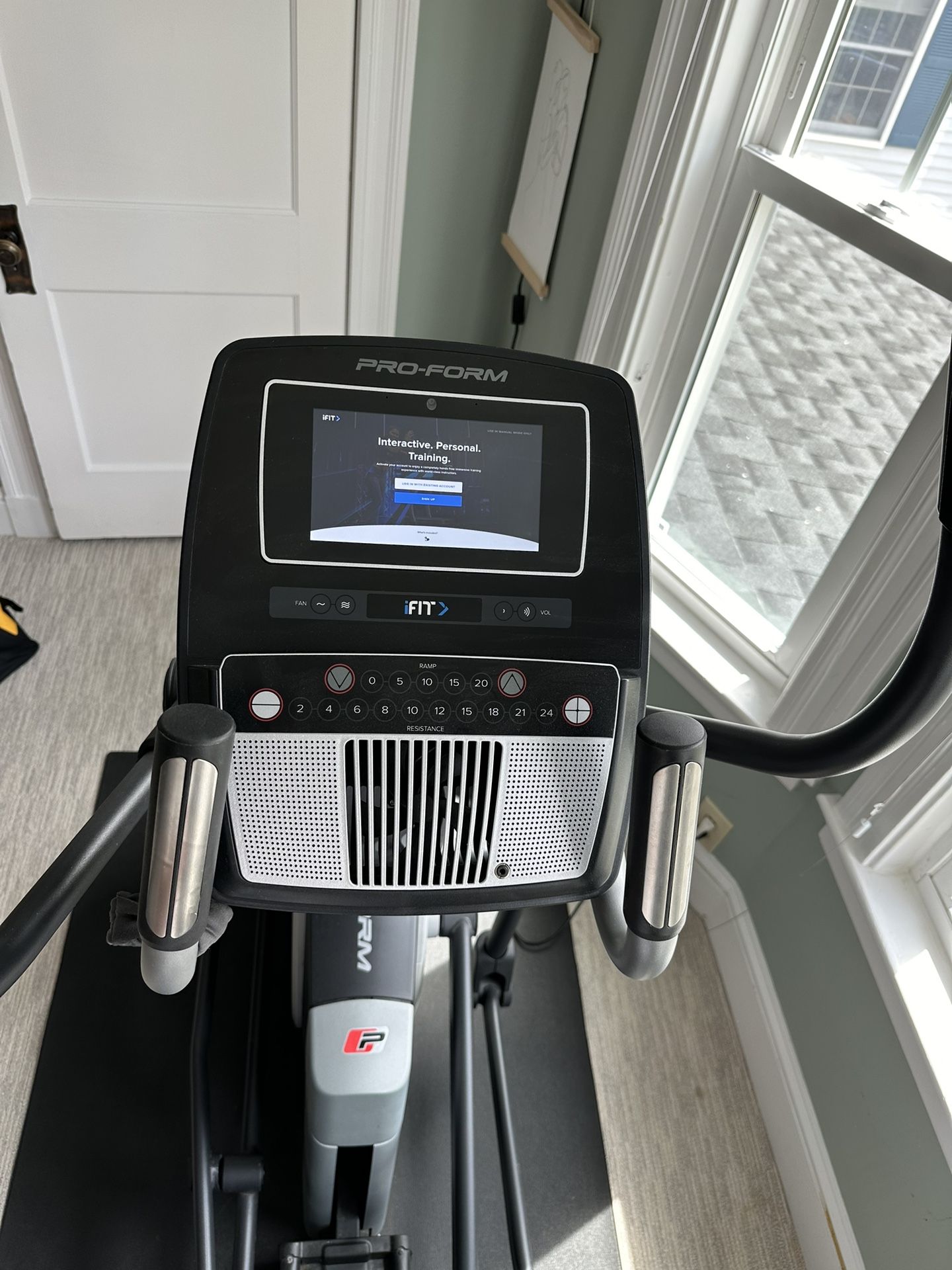 ProForm Elliptical Carbon E7