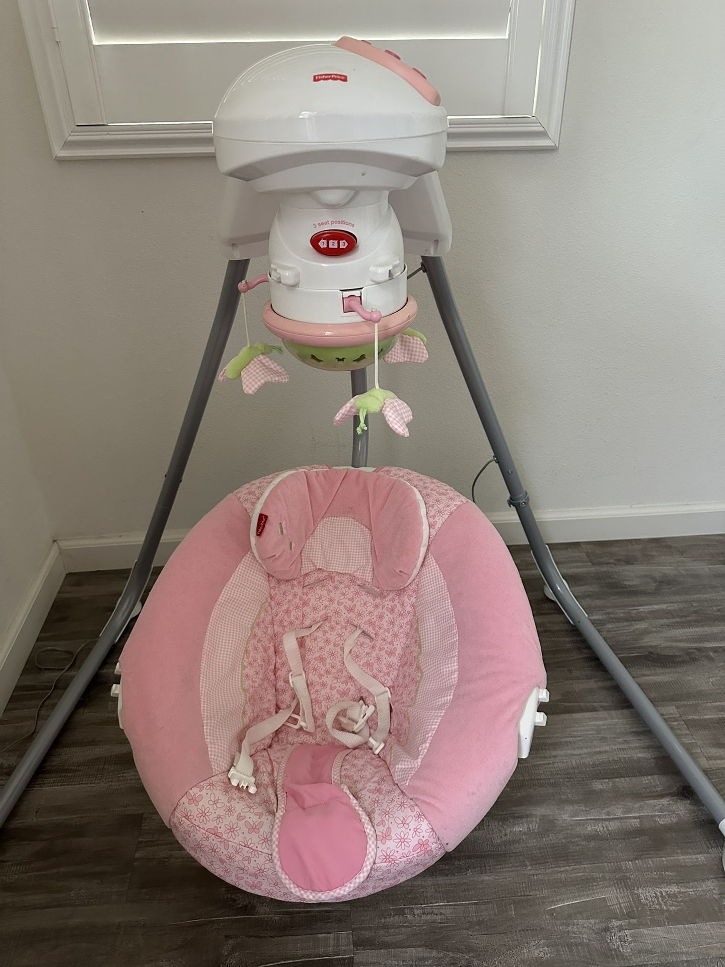 Fisher-Price Butterfly Garden Papasan Cradle Swing