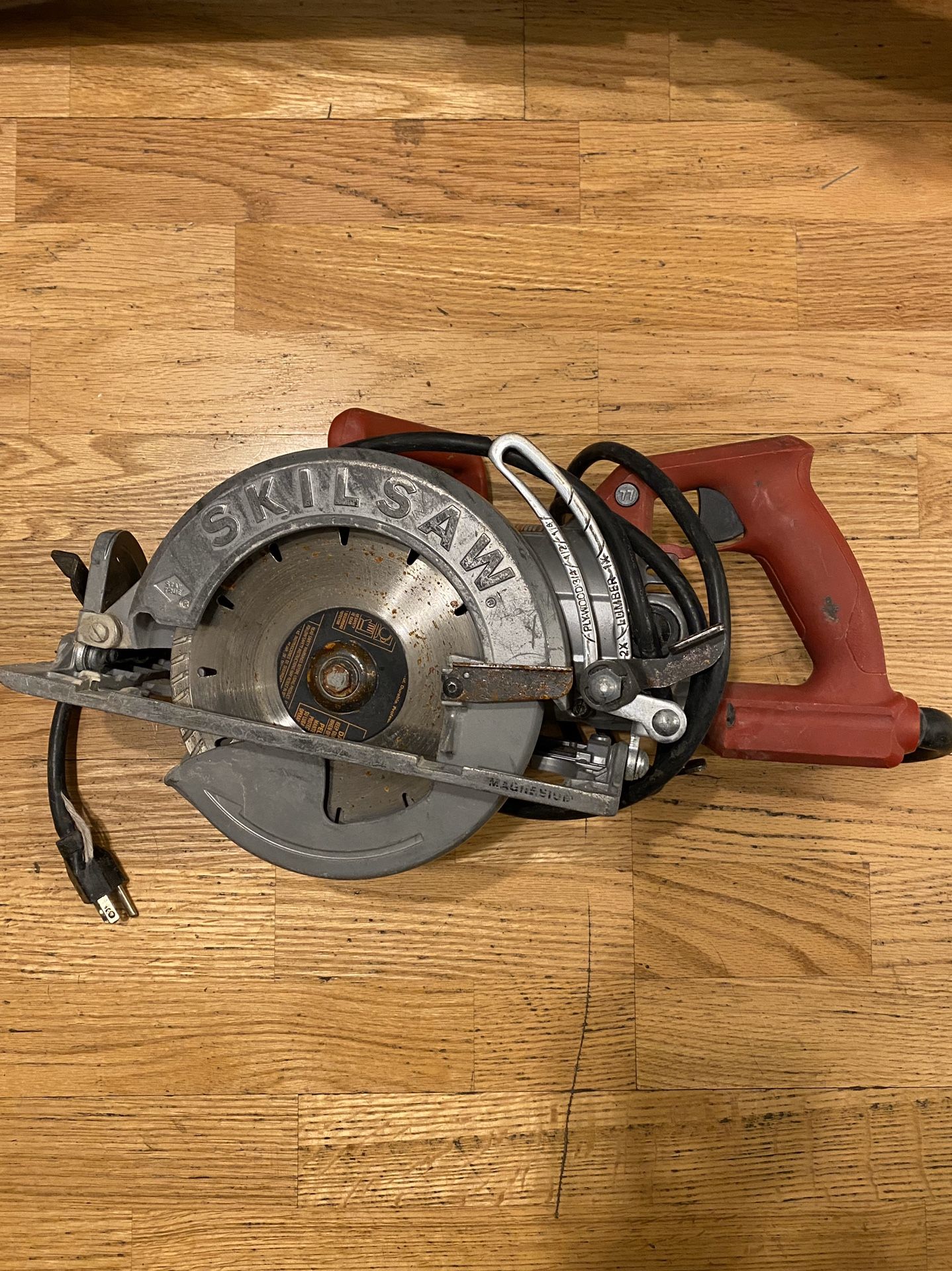 Skilsaw SPT77WM 7-1/4" Magnesium Corded Worm Drive Circular Saw; 15 Amps - Model SPT77WM