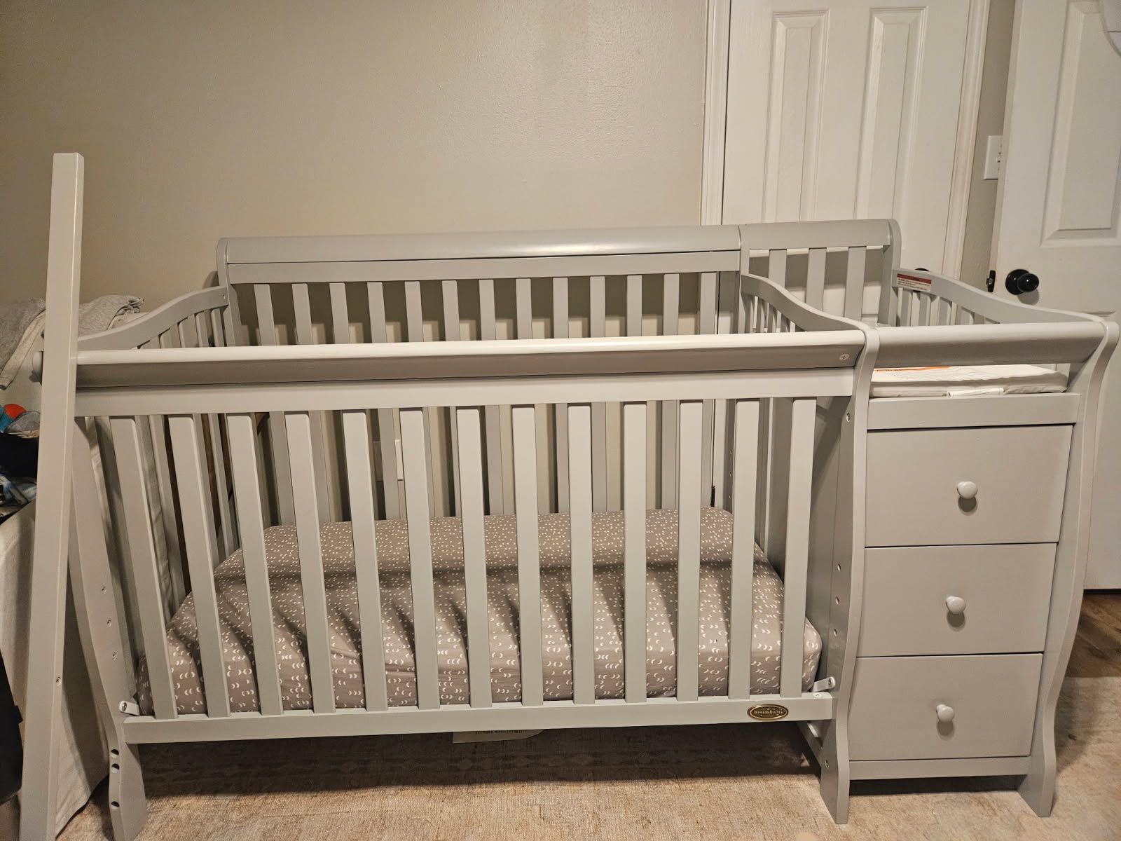 Dream On Me 5 In 1 Crib With Changer