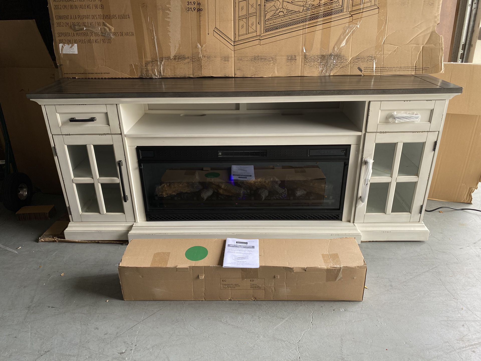 40% OFF // OPEN BOX NEW CONDITION // COSTCO 78” Tresanti Sloane Fireplace TV Console