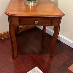2 Side Tables 