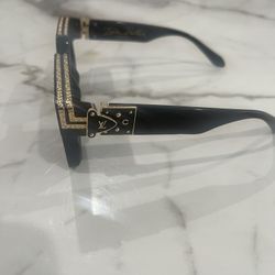 Black Sunglasses 