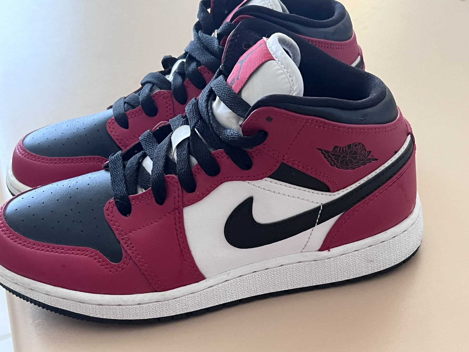 Air Jordan 1 Mids