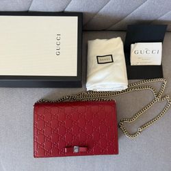 Authentic Gucci Guccissima Leather Signature Bow Mini Wallet on Chain – Hibiscus Red