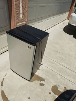 Mini fridge with freezer ice box at top... 80 firm no less see pictures