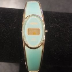 Vintage Medana LCD quartz watch~
Jade on color with gold