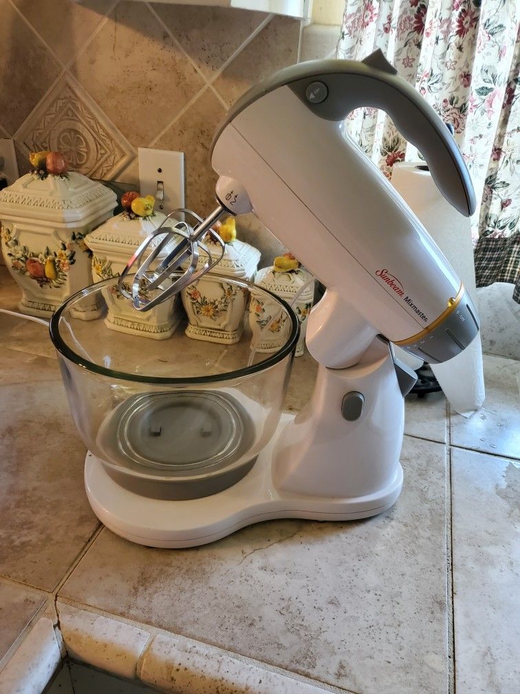 Sunbeam 12 Speed Mixmaster White Stand Mixer 