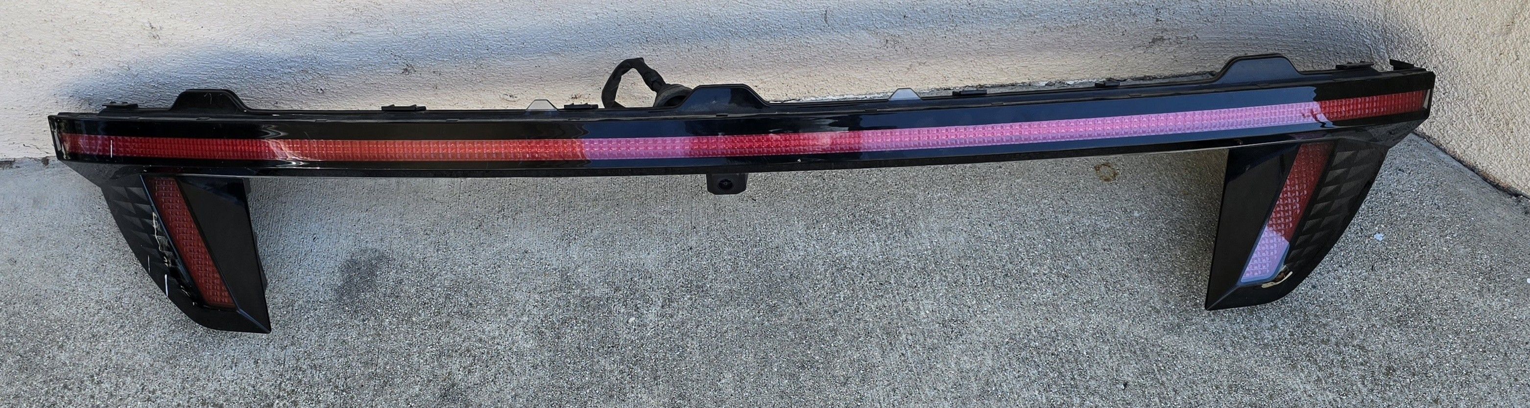 2022 2023 HYUNDAI TUCSON LED TAIL LIGHT REAR CENTER LAMP ASSEMBLY 