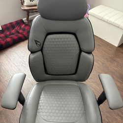 DPS gaming chair - Good Condition
