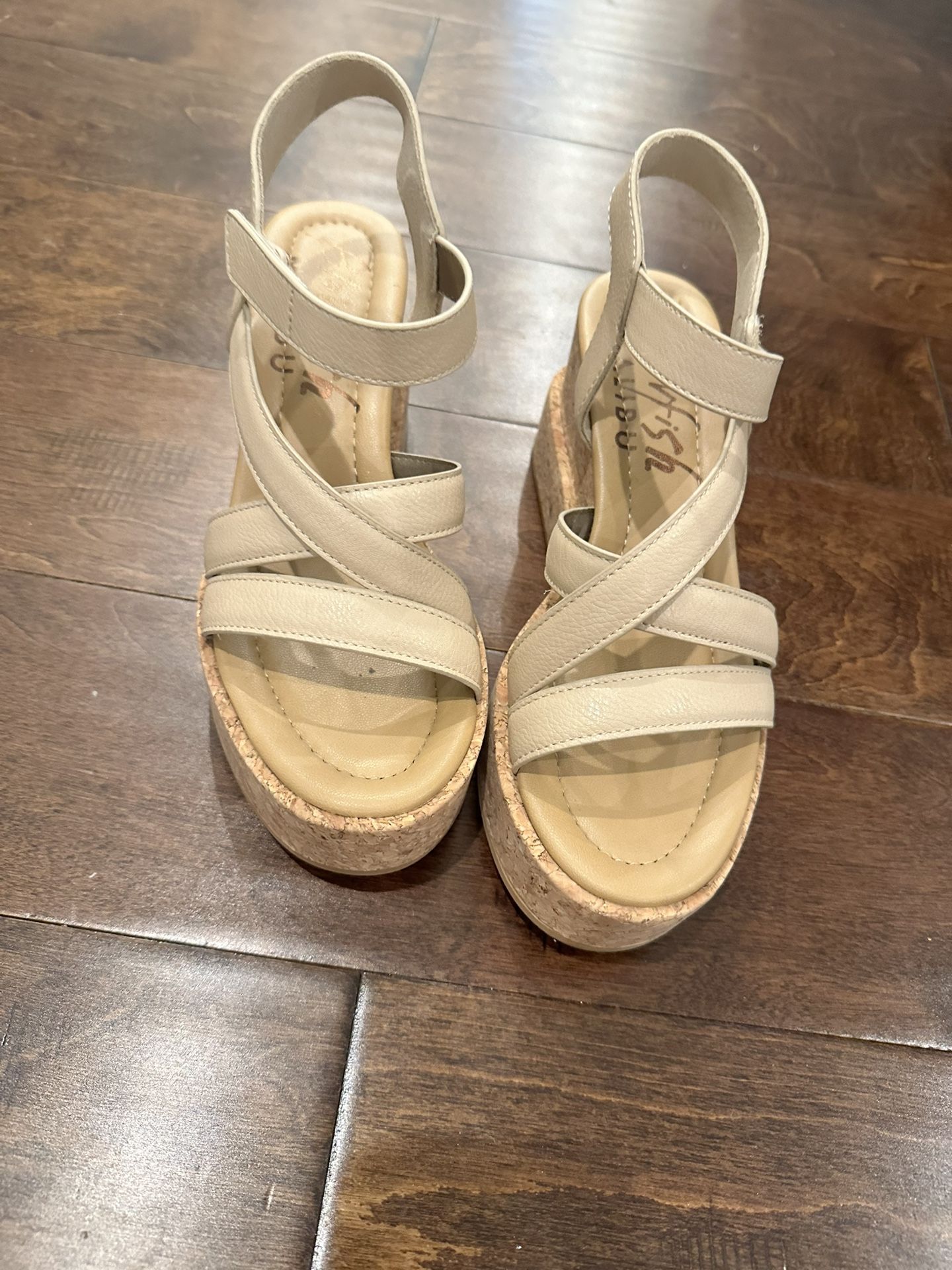 Women’s Tan Wedges Size 8