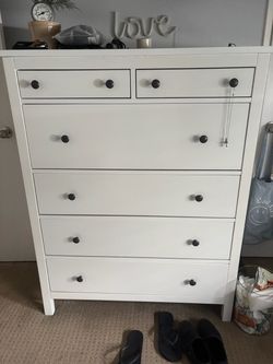 Bedroom dresser- like new