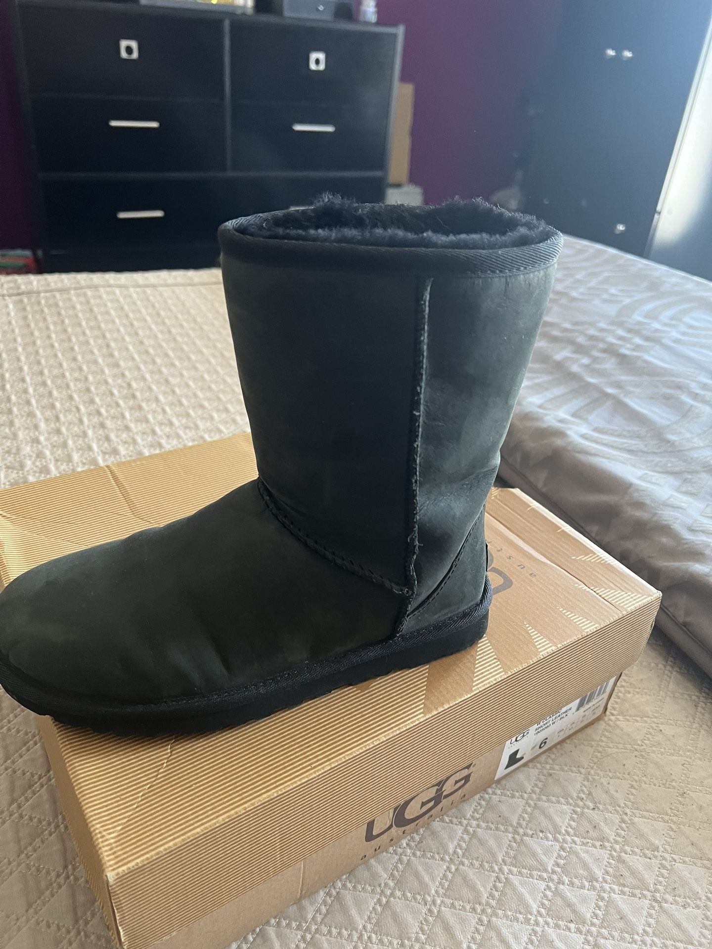 Black Short Ugg Boots Leather Looking Style