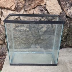 18 Gallon Aquarium/ Fish Tank 