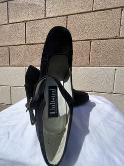 Gently Used Kenneth Cole Unlisted