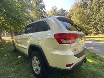 2012 jeep Grand Cherokee Laredo 4x4