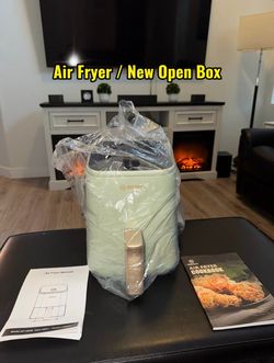 2.0 QT Air Fryer / New Open Box