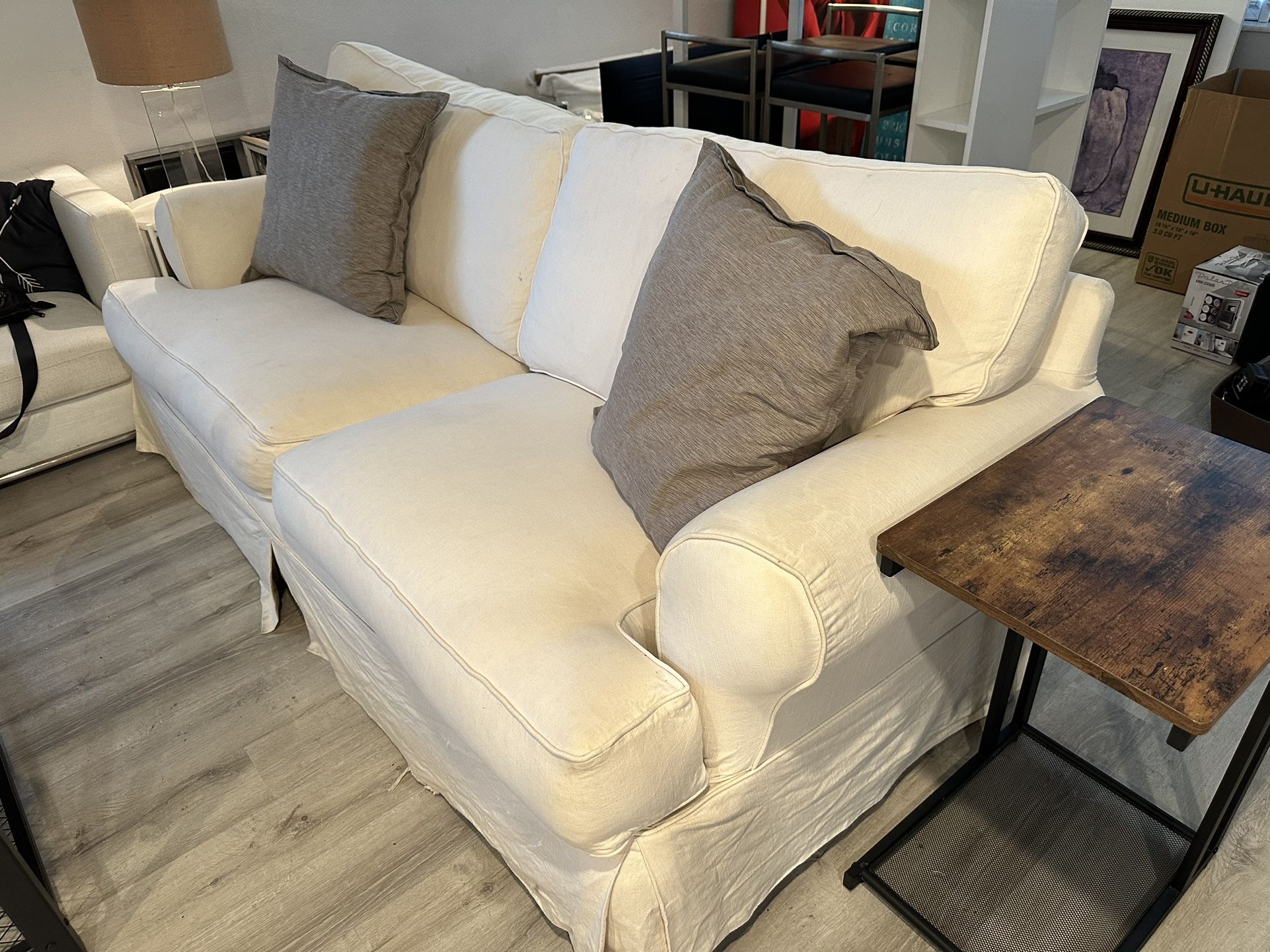 White Comfy Sofa With Pullout Queen Size Bed