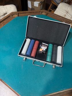 Poker Table w 4 Chairs