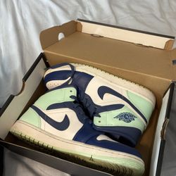 Sz 9 Air Jordan 1 Mid
