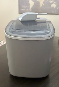 Counter top ice machine