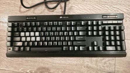 Corsair K95 (Gaming Keyboard)