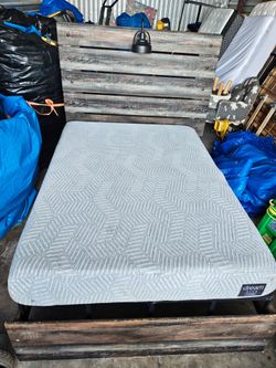 Full size bed